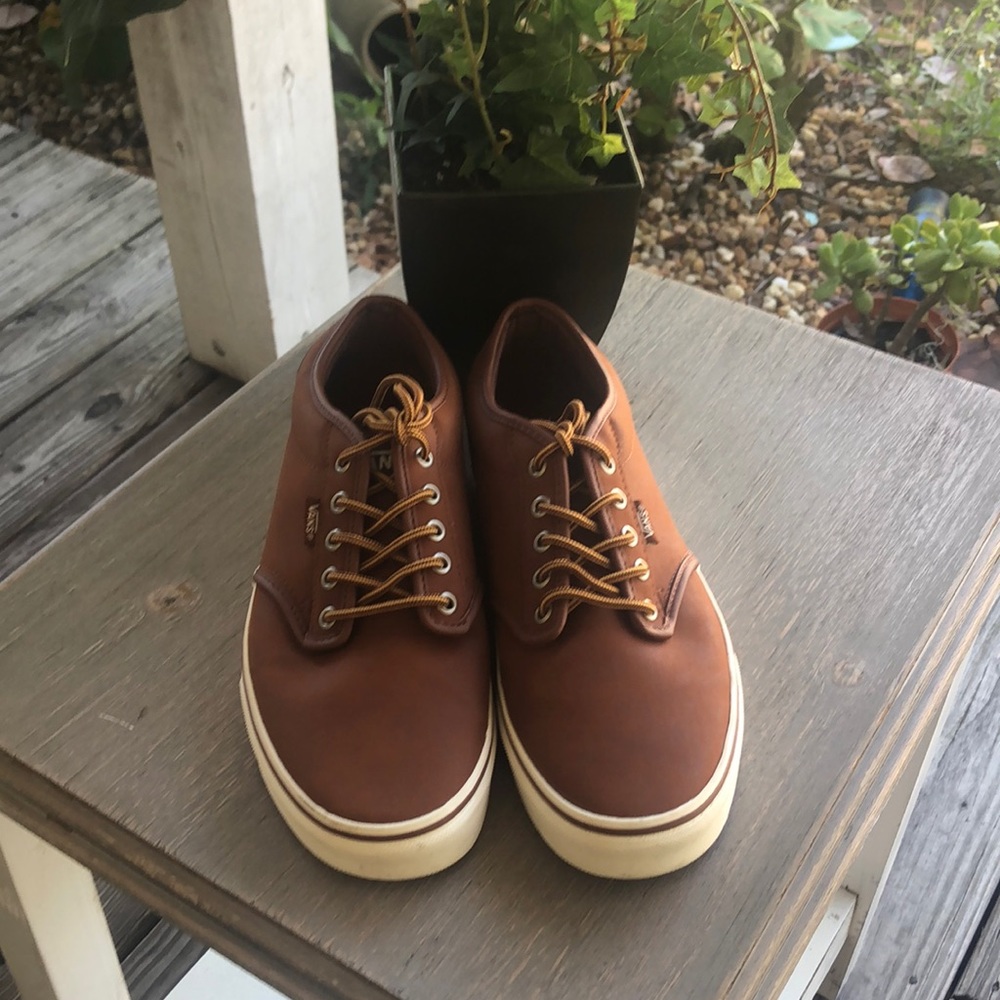 New men’s Vans brown size 9.5